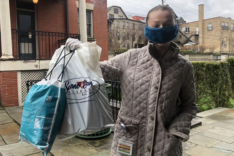 Jessica Baylor, MD Class of 2022, makes a delivery for PPE 2 NEPA.