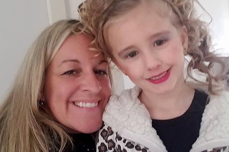 Amanda Dunnen and daughter