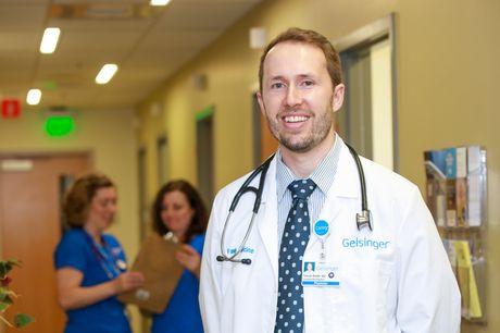 Family physician Trevor Smith, DO, in Geisinger’s Gray’s Woods clinic