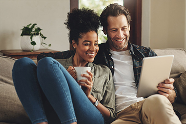 Couple reasearching where to give birth