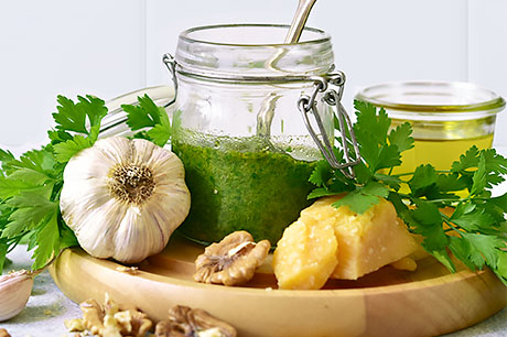 Walnut and spinach pesto recipe.