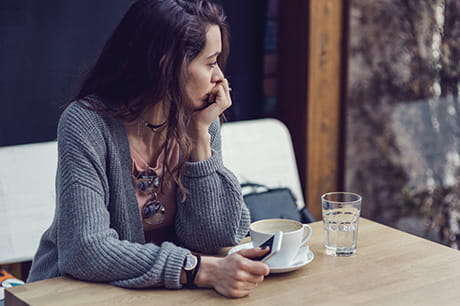 A women with a stressed look