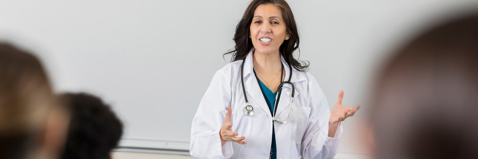 nurse and teaching pain management class