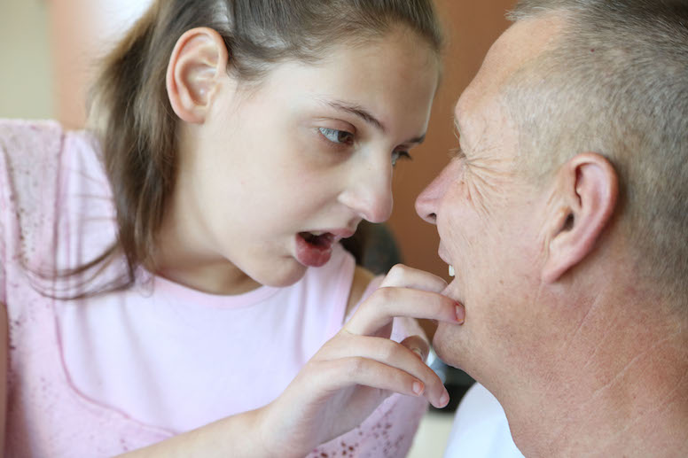 girl looking into eyes